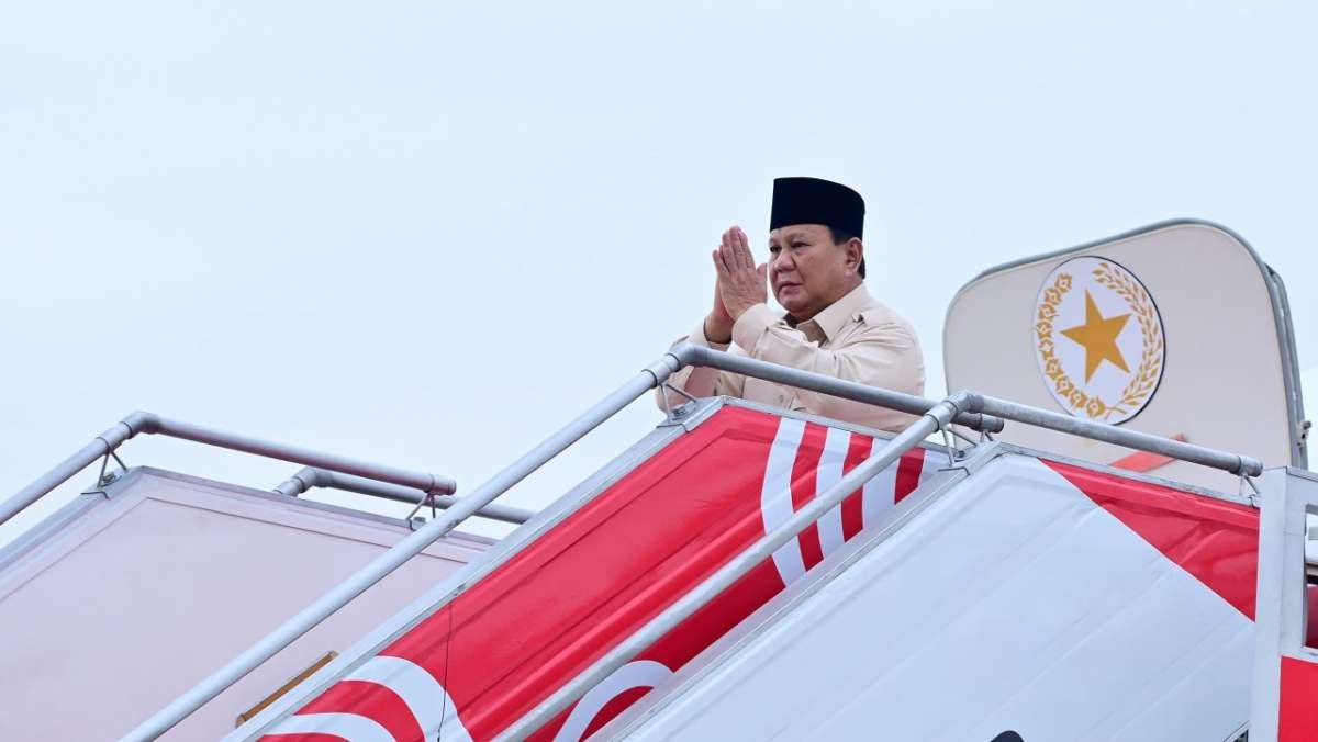 Prabowo Absen Salat Idul Adha di Tanah Air