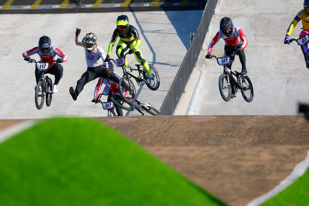 Rio Akbar Juara Banyuwangi BMX Supercross 2026